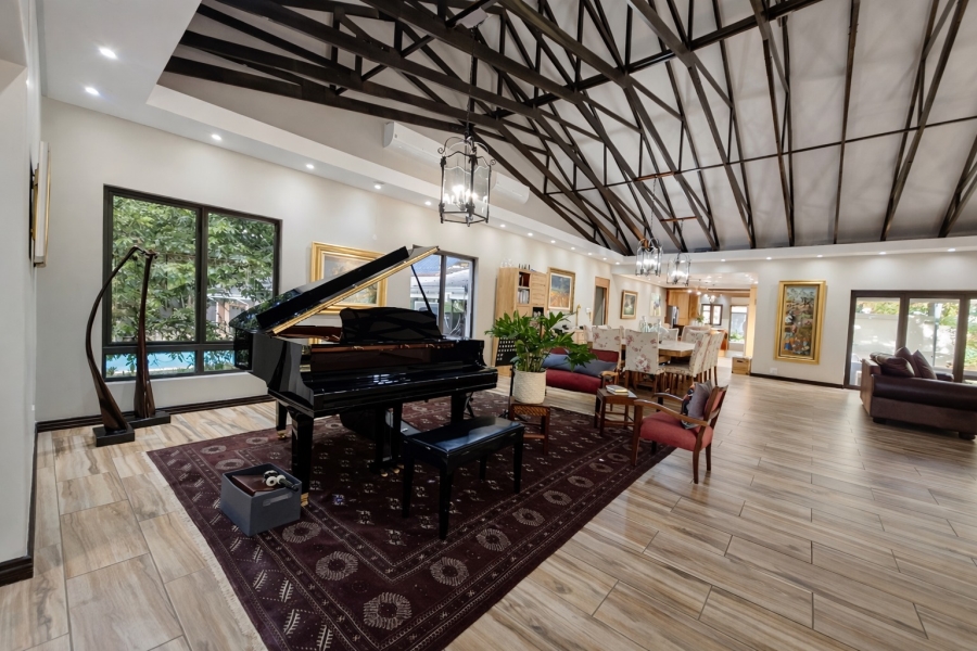 6 Bedroom Property for Sale in Cashan North West